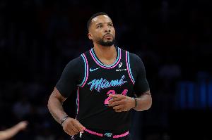 强啊！鲍威尔热火生涯前10场砍下261分 打破了詹姆斯的队史纪录