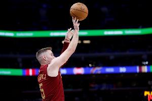 外线有谱！梅里尔10中7贡献20分5板 三分9中6