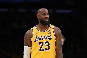 詹姆斯：南湾湖人通常11点训练 我喜欢早起&本来想8点就开始的