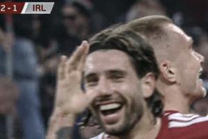 天堂→地狱！匈牙利2-1领先时索博肆意庆祝，球队被绝杀掩面痛哭