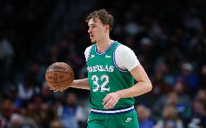 没啥进攻欲望！弗拉格上半场3中1&无罚球 仅得2分4篮板2助攻