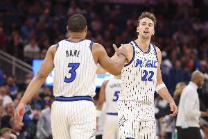 打得都一般！小瓦格纳&贝恩合计23中11拿到33分