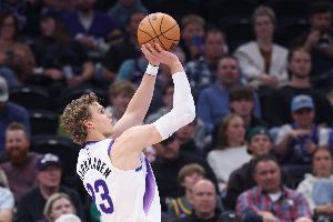 美记：爵士队几乎必须要得到奥萨尔成为马尔卡宁加盟活塞的障碍