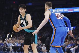 媒体人：杨瀚森现在登场已没有紧张感 他的成长&进步依旧还在继续