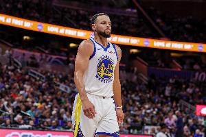 中规中矩！库里24中12得31分3板2助1断2帽 三分17中6&正负值仅+4