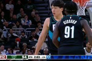 末节3分18秒 老里换上字母哥哥投子认负 杨瀚森终于登场