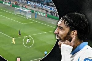 宝刀不老！36岁奥巴梅扬趟过门将精准弧线破门，5轮欧冠献3球3助