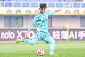 直播吧：青岛西海岸门将李昊正在与申花谈判，新赛季有望加盟