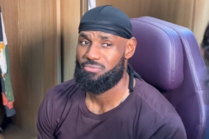 詹姆斯：我们清楚自己的进攻能力 但防守才是我们的基石