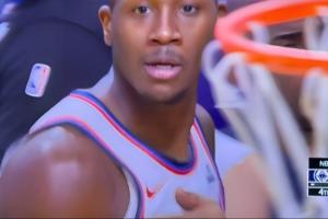 身后推人被两T驱逐！邓恩离开前对东契奇说：别TM假摔了 碧池