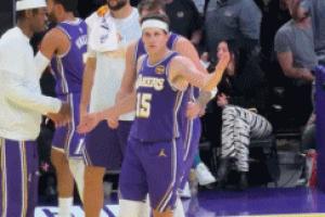 安全感满满！东契奇化身“保镖”将里夫斯护在身后：这是我的人！