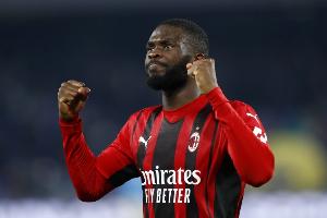 托莫里：合作过的队友中魔笛排第一，伊布第二、赖因德斯第三