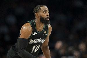 记者：虽然没到保罗那地步 但老康利在强度局里的狼狈也差不太多