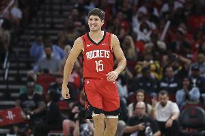 火力充足！谢泼德半场13中6拿下两队最高15分外加4板2助2帽