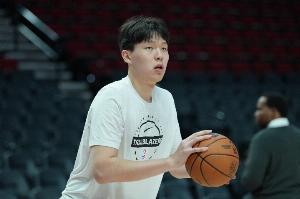 今天还有机会吗？杨瀚森首节未获得上场时间