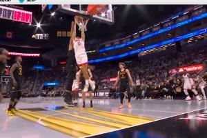 谢泼德轻松过掉桑托斯突破双手灌篮&追平比分 火箭替补席嗨了