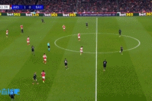 17岁卡尔破门！拜仁1-1扳平阿森纳