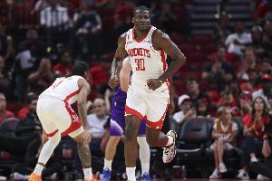 球队文化！亚当斯缺阵 但火箭依然疯狂拼下25个前场板&卡佩拉8个