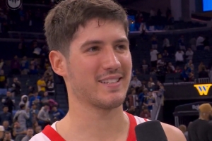 放松一下！明天感恩节什么安排？谢泼德：会去吃火鸡