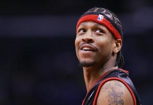 阿里纳斯：艾弗森只是人气高 从未被联盟力推 他的代言就一个锐步