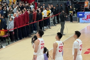 媒体人：前辈督战&球迷呐喊是动力也是压力 男篮失去亚洲杯松弛感