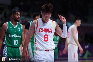 解说：下半场背水一战了 没有赵睿中国男篮的问题太明显了
