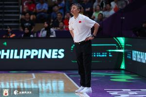 媒体人：内线两分两分凿现在真是打不死人 高度得配合速度和准度