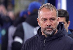 世体：弗里克本赛季18场比赛用了11个不同的后防组合