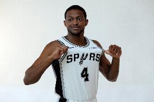 NBA杯历史场均得分排名：福克斯33.2分第1 东亚约字分列2-5位