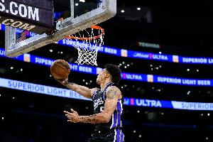 扑太凶！克利福德防守菲利波夫斯基三分 被吹一级恶意犯规