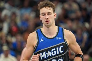 小倒霉蛋！小瓦格纳篮下连续被活塞大帽