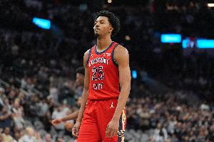 明日鹈鹕战勇士 墨菲降级为出战成疑 普尔&琼斯&穆雷等5人缺席