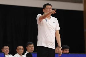 现场观战男篮！巩晓彬：希望小伙子们放下包袱拼出血性 干就完了