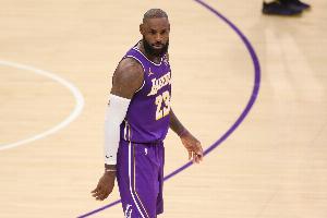 詹姆斯复出4战场均快攻得6.8分 而联盟快攻得分榜首为字母的6.1分