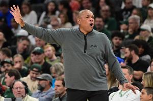 老里：我们太需要一场胜利了 今晚球队的执行力很好