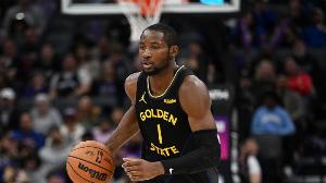 又上头了！库明加踩线出界后传球被断 连续出现失误