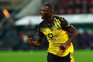 不满被换下！吉拉西下场时多特主帅科瓦奇欲握手被无视