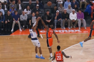 压迫性十足！哈登单防马克斯·克里斯蒂先下手破坏 随后飞身大帽