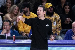 雷迪克：湖人的防守需要更好 尤其是防对手单挑和突破