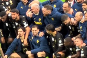 开心！葡萄牙赛后合影庆祝晋级世界杯