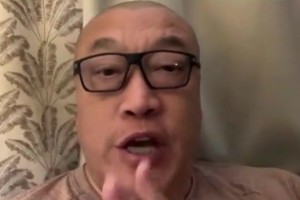 老詹也才打2场呀！马健：目前为止詹杜库表现最差是老詹 表现最好是库里