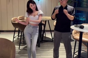 雨哥跟美女APT舞蹈挑战，是太紧张了还是太僵硬了