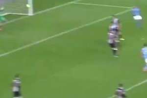 穿云裂石！名场面：德布劳内这脚暴力远射让现场充满了尖叫声！