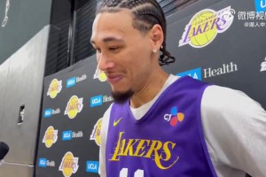 对今晚和快船的杯赛有什么看法？海斯：我只知道拿奖金