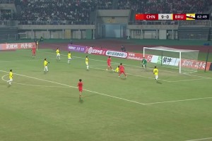 残暴！张伯霖破门完成双响，国少10-0领先文莱