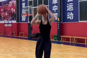 小姐姐这一套连贯操作下来，我估计八成的吧友防不住她