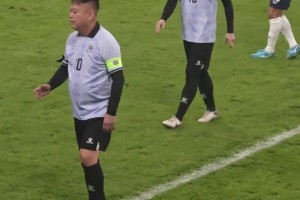 陈百祥年纪大了反应和速率慢很多，不是明星的话早打起来了…