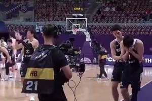 昨天太准了！今夏亚洲杯输给中国男篮后，李贤重毛巾捂脸痛哭！