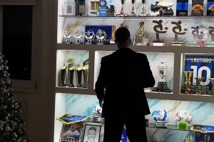 两度冲击失败！网友：劳塔罗的冠军荣誉墙里就差一座欧冠奖杯